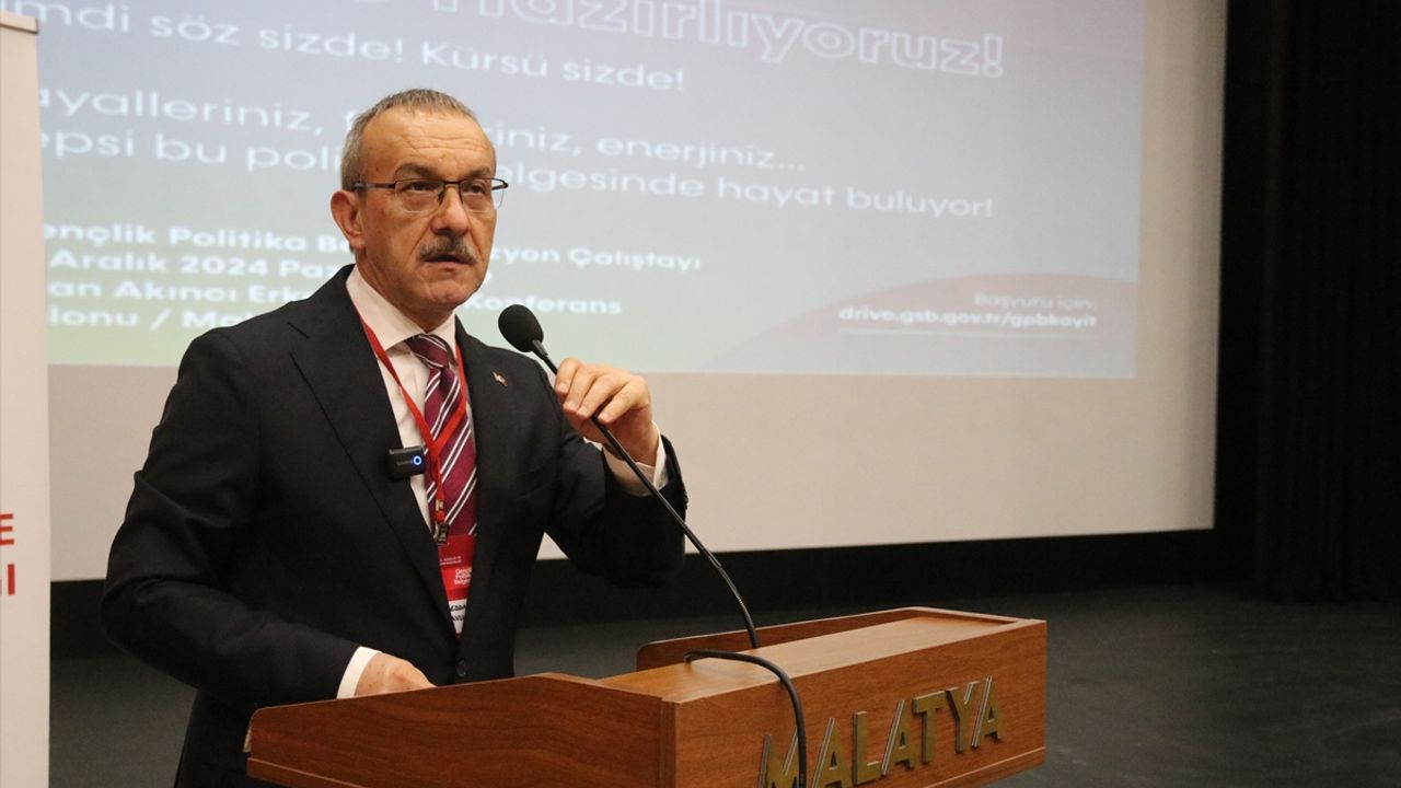 Malatya'da "Gençlik Politika Belgesi Vizyon Çalıştayı" gerçekleştirildi