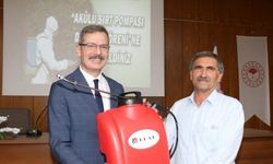 Adana'da narenciye üreticilerine akülü sırt pompası dağıtıldı