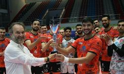 Alanya Belediyespor, 9. TSYD İzmir Voleybol Turnuvası'nda şampiyon oldu