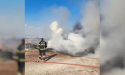 Burdur'da ahır ve samanlıkta çıkan yangın hasara neden oldu