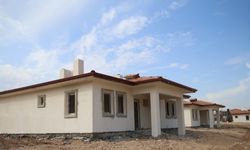 Depremden etkilenen Yeşilyurt'ta 135 köy evinin kaba inşaatı tamamlandı