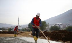 Elbistan'da dar gelirli depremzedeler için yapılan 40 konutun ilk harcı döküldü