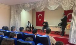 Adana'da öğrencilere tiyatro etkinliği düzenlendi