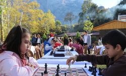 Adana'da tabiat parkında satranç turnuvası yapıldı