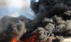 Antalya'da plastik ambalaj fabrikasında çıkan yangın hasara neden oldu