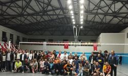 Çağlayancerit'te “24 Kasım Öğretmenler Günü“ voleybol turnuvası düzenlendi