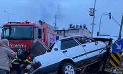 Hatay'da refüje çıkan otomobildeki 5 kişi yaralandı