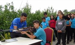 Mersin'de kırsal mahalledeki öğrencilere atıcılık eğitimi