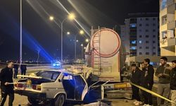 Adana'da park halindeki tıra çarpan otomobildeki 1 kişi öldü, 4 kişi yaralandı