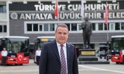Antalya Büyükşehir Belediyesi toplu taşıma filosuna 20 yeni otobüs kattı