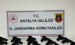 Antalya'da 16 ruhsatsız tabanca ele geçirildi