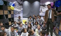 Antalya'da çocuklar yeni açılan kütüphanede eğlenerek öğreniyor