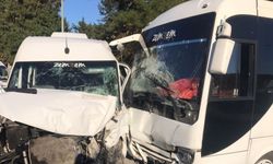 Antalya'da midibüsle servis aracı çarpıştı, 9 kişi yaralandı