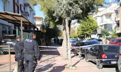Antalya'da yürürken düşerek başını park halindeki otomobile çarpan kişi öldü