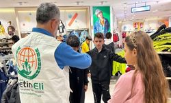 Avrupa Yetim Eli Derneği’nden İskenderun'da depremzede çocuklara kıyafet yardımı