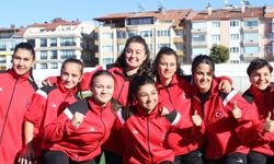 Burdur'da kurulan kadın futbol takımı 3. Lig'de mücadele edecek