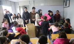 Defne'deki depremzede öğrencilere kıyafet desteği