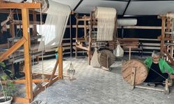 Hatay'da depremde hasar gören "Koza Evi" üretime kıl çadırda devam ediyor