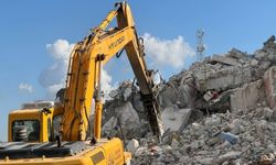 Hatay'da depremlerde hasar alan Karayolları 53. Şubesi Şefliği binası kontrollü yıkıldı