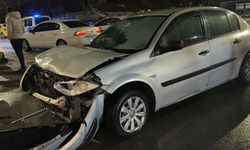 Isparta'da çarpışan iki otomobildeki 2 kişi yaralandı