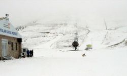 Kahramanmaraş’taki Yedikuyular Kayak Merkezi'ne mevsimin ilk karı yağdı