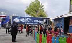 Kepez Belediyesinin "Mobil Bilim Tırı" Kemer ilçesinde