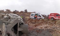 Malatya'da devrilen beton mikserinin sürücüsü yaralandı