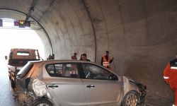 Mersin'de 2 otomobil çarpıştı, 3 kişi yaralandı