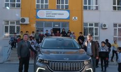 Türkiye'nin yerli otomobili Togg, Mut'ta öğrencilere tanıtıldı