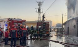 Adana'da mobilya deposunda çıkan yangın kontrol altına alındı
