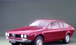 Alfa Romeo iki önemli modelinin yıl dönümünü kutluyor