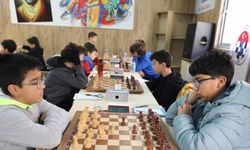 Antalya'da Aşık Veysel'i Anma Satranç Turnuvası düzenlendi