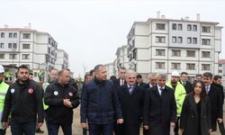 İçişleri Bakanı Yerlikaya, Kahramanmaraş'ta deprem konutlarını inceledi