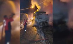 Mersin'de seyir halindeki kamyonda yangın çıktı