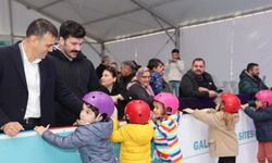 Silifke Belediye Başkanı Altunok, buz pateni pistinde çocuklarla buluştu