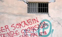 Malatyalı depremzedeler sevgi ve umutlarını duvar yazılarına aktardı