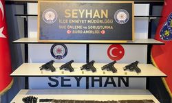 Adana'da bir evde ruhsatsız 5 tabanca ve 270 silah parçası ele geçirildi