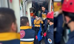 Adana'da eli demir korkuluğa saplanan çocuk kurtarıldı