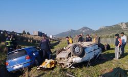 Adana'da iki otomobilin çarpıştığı kazada 2 kişi öldü, 4 kişi yaralandı