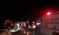 Burdur'da devrilen sebze yüklü tırdaki 3 kişi yaralandı