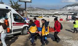 Isparta Davraz'da kayak yaparken yaralanan kişiyi JAK ekibi kurtardı