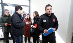 Medya mensupları Kahramanmaraş'ta tamamlanan TOKİ konutları ile geçici konteyner kenti gezdi
