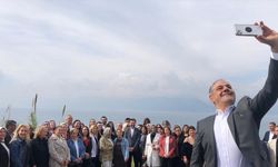Cumhur İttifakı'nın Muratapaşa Belediye Başkan adayı Manavoğlu, kadınlarla bir araya geldi