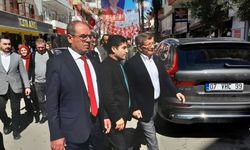 Gelecek Partisi Genel Başkanı Davutoğlu, Kumluca'da esnafı ziyaret etti