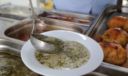 Hatay'ın yöresel lezzetleri prefabrik lokantada müşterilere sunuluyor