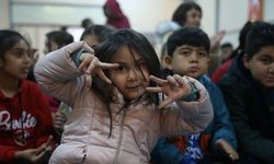 Kahramanmaraş’ta depremzede çocuklar için “Hacivat-Karagöz“ oynatıldı