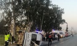 Mersin'de kamyonet ile çarpışan minibüsteki 6 tarım işçisi yaralandı