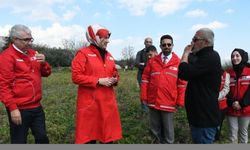Türk Kızılay Genel Başkanı Yılmaz, Hatay'da destek verdikleri çiftçiyi ziyaret etti