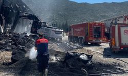 Burdur'da çocuk parkı malzemeleri üreten fabrikada çıkan yangın söndürüldü