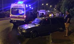 Mersin'de kaza yapan otomobile çarpmamak için manevra yapan tır devrildi
